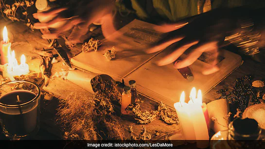 Spellbound Chronicles 12 v00t25oo black