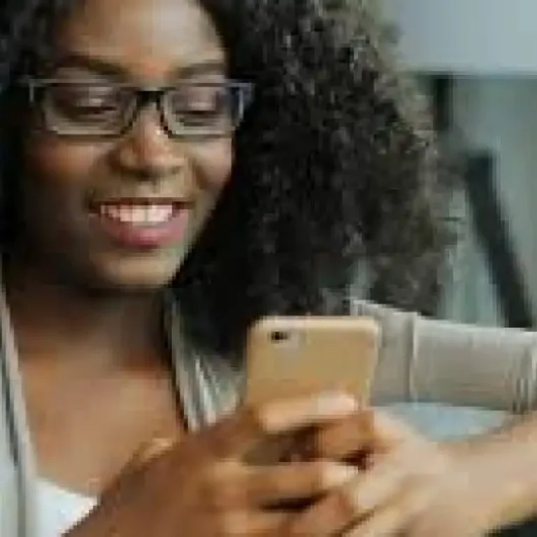 Lady-in-a-conversation-1170x531_c