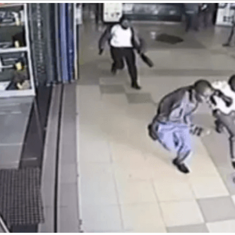 Screenshot_2020-09-21 VIDEO Armed Gang Caught Robbing Nairobi Shop - Kenyans co ke