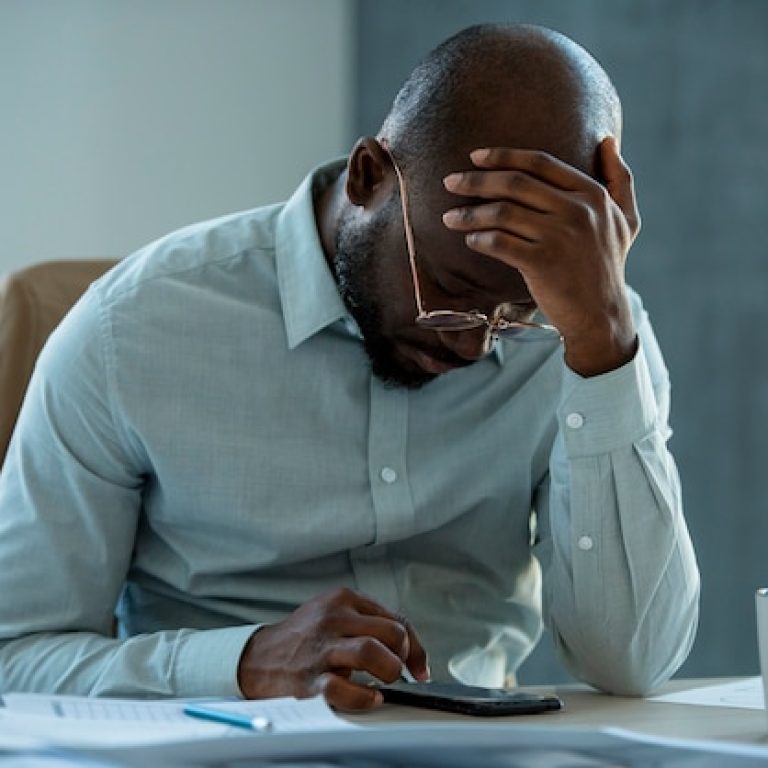 industrial-designer-working-3d-model_23-2149370142