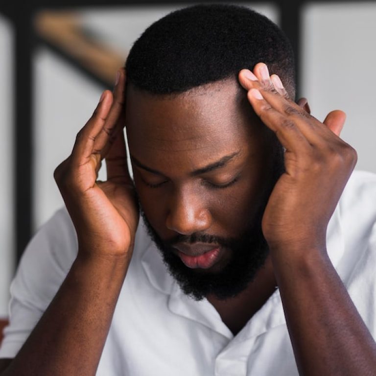 portrait-adult-male-with-headaches_23-2148563536